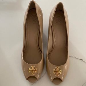 Tory Burch peep toe nude wedge size 11